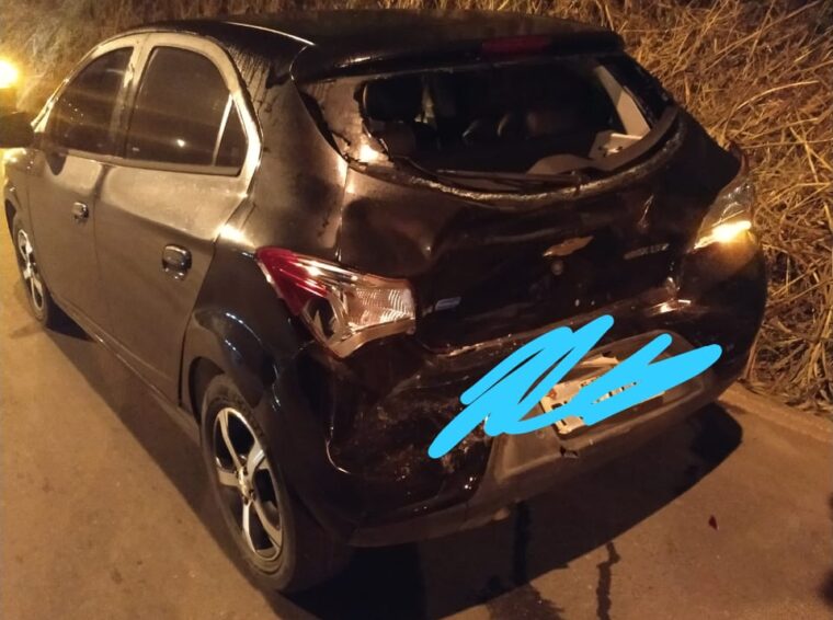 Carro Bate Na Traseira De Outro Carro Em Quebra Molas Na Av Castelo