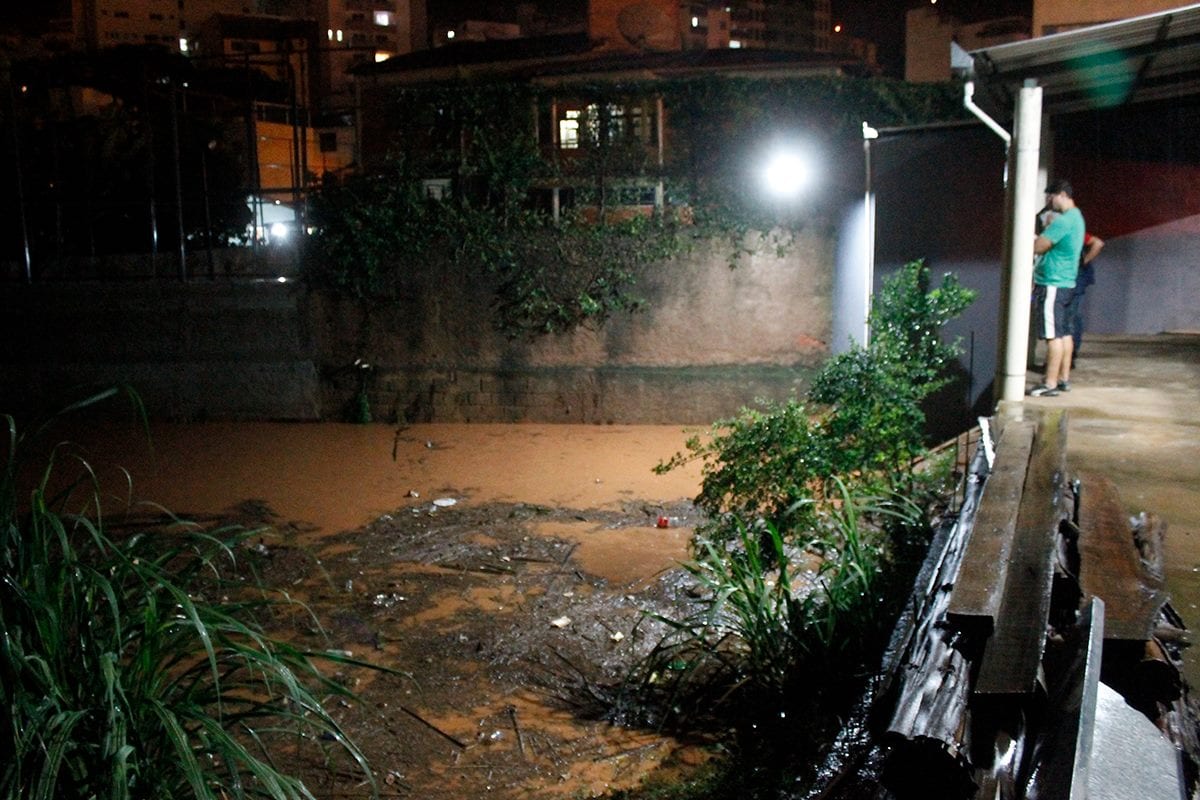 FORTES CHUVAS CONTINUAM EM VIÇOSA E DEFESA CIVIL SE PREPARA