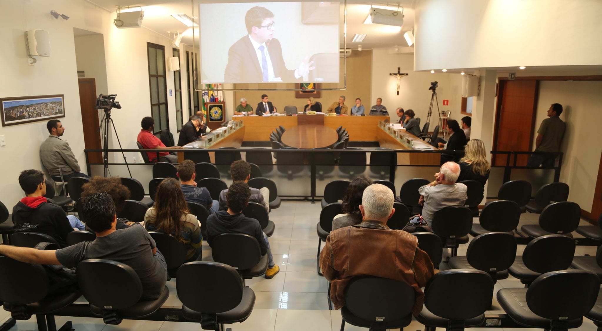 Prefeitura de Viçosa esclarece para vereadores suspensão de Processo Seletivo