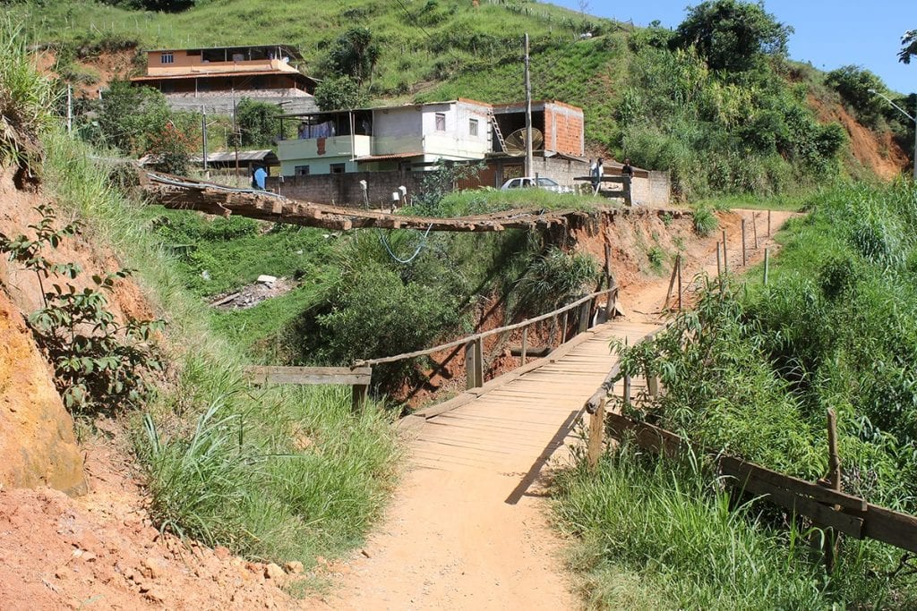 Ponte que liga o bairro Vale do Sol ao Nova Era. 