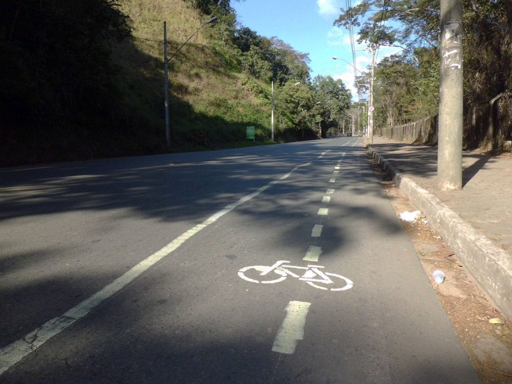 Ciclovia pintada pelos manifestantes em maio de 2015.