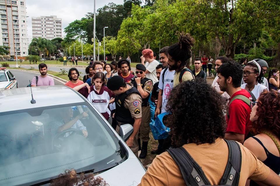 Estudante acusa professor da UFV de racismo e acaba preso