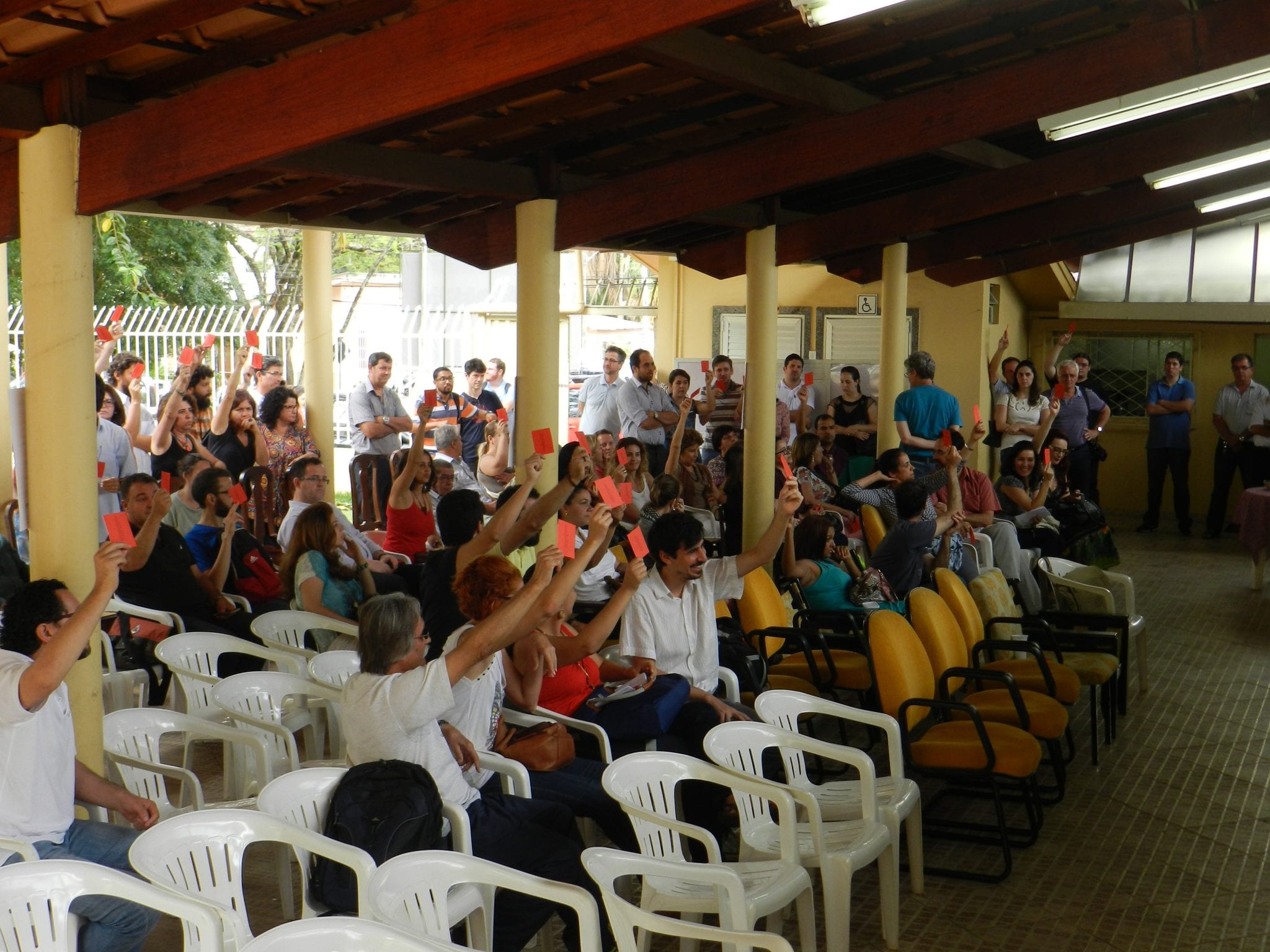 UFV: PROFESSORES VOTAM DEFLAGRAÇÃO DE GREVE NA SEGUNDA-FEIRA