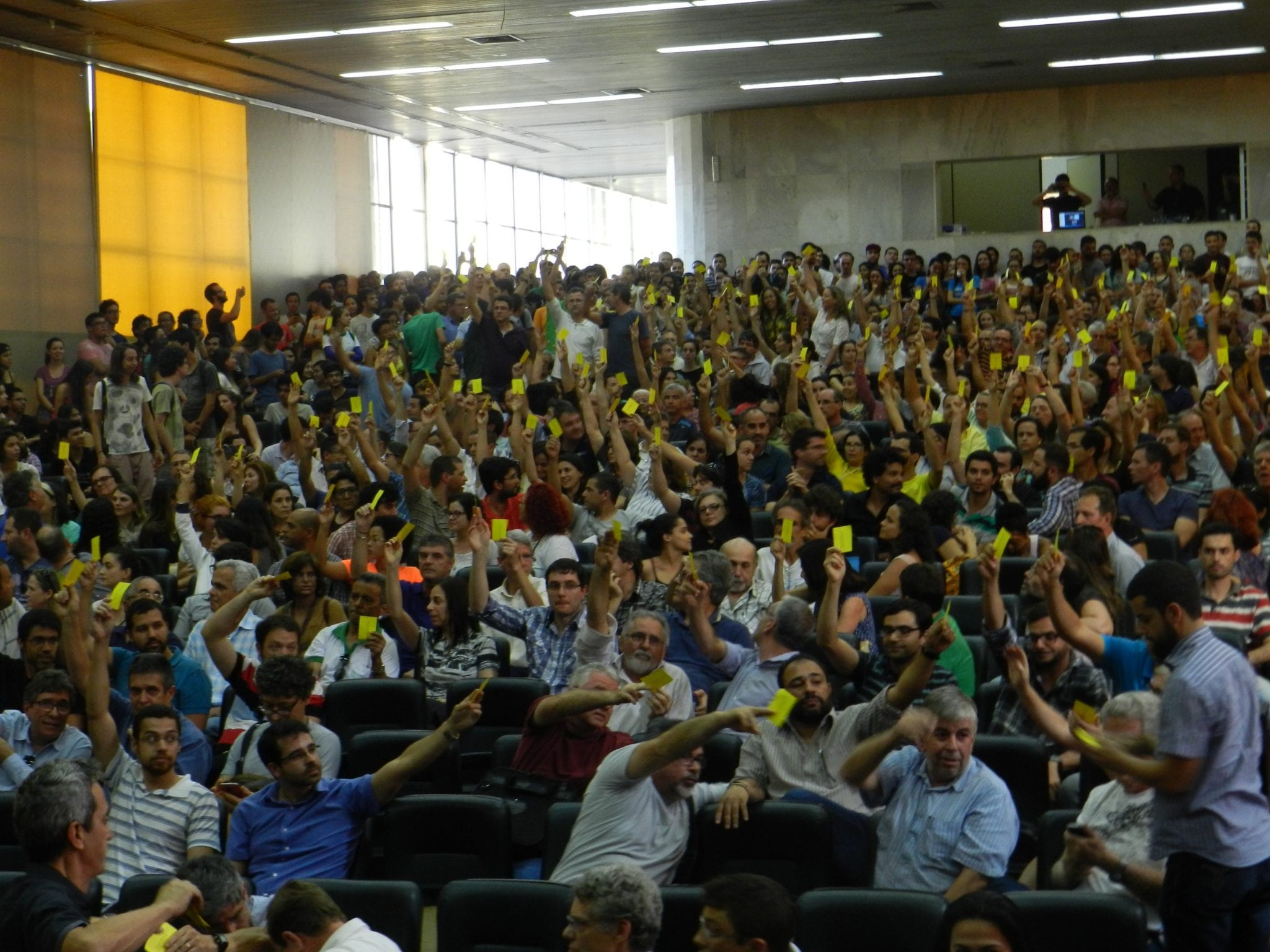 URGENTE: PROFESSORES DA UFV NÃO APROVAM GREVE