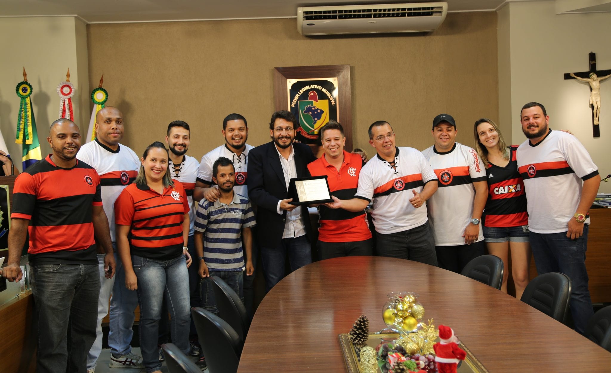 TORCIDA ORGANIZADA DO FLAMENGO EM VIÇOSA RECEBE HOMENAGEM DOS VEREADORES