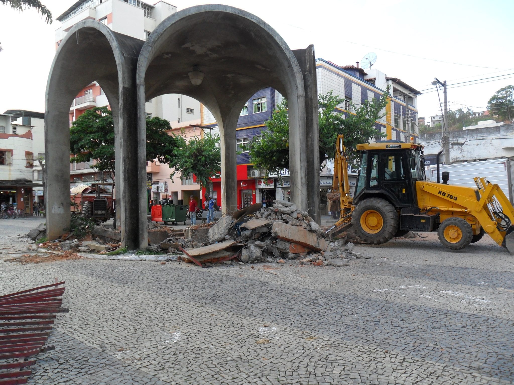 PROGRAMA DA PREFEITURA PROMETE O FIM DO ABANDONO E INSEGURANÇA NAS PRAÇAS DE VIÇOSA