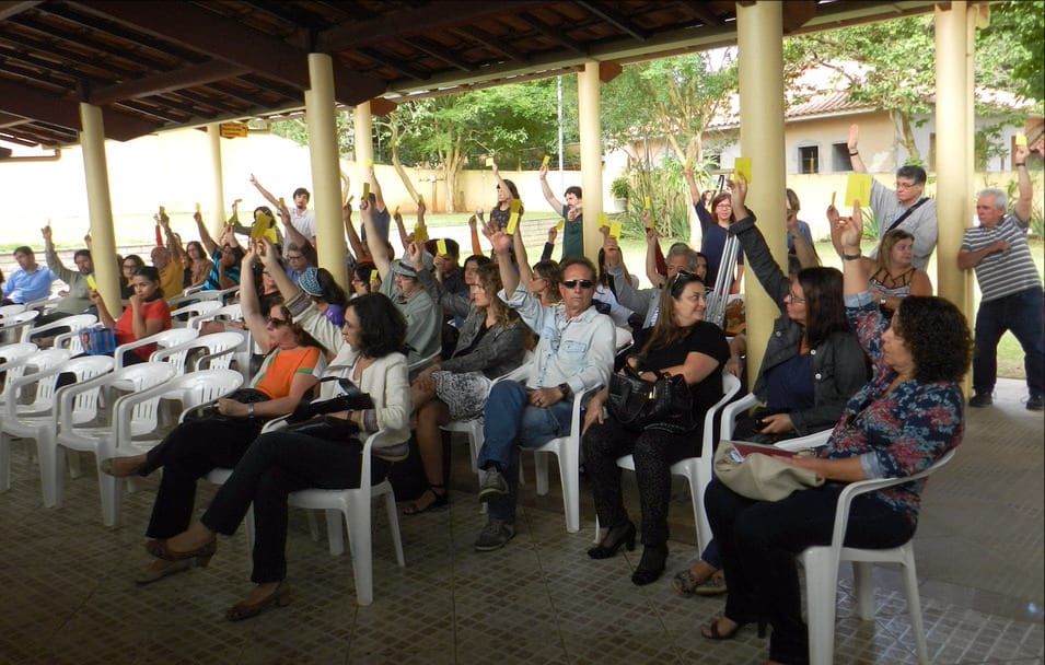 PROFESSORES DA UFV APROVAM ADESÃO À GREVE GERAL DE SEXTA-FEIRA