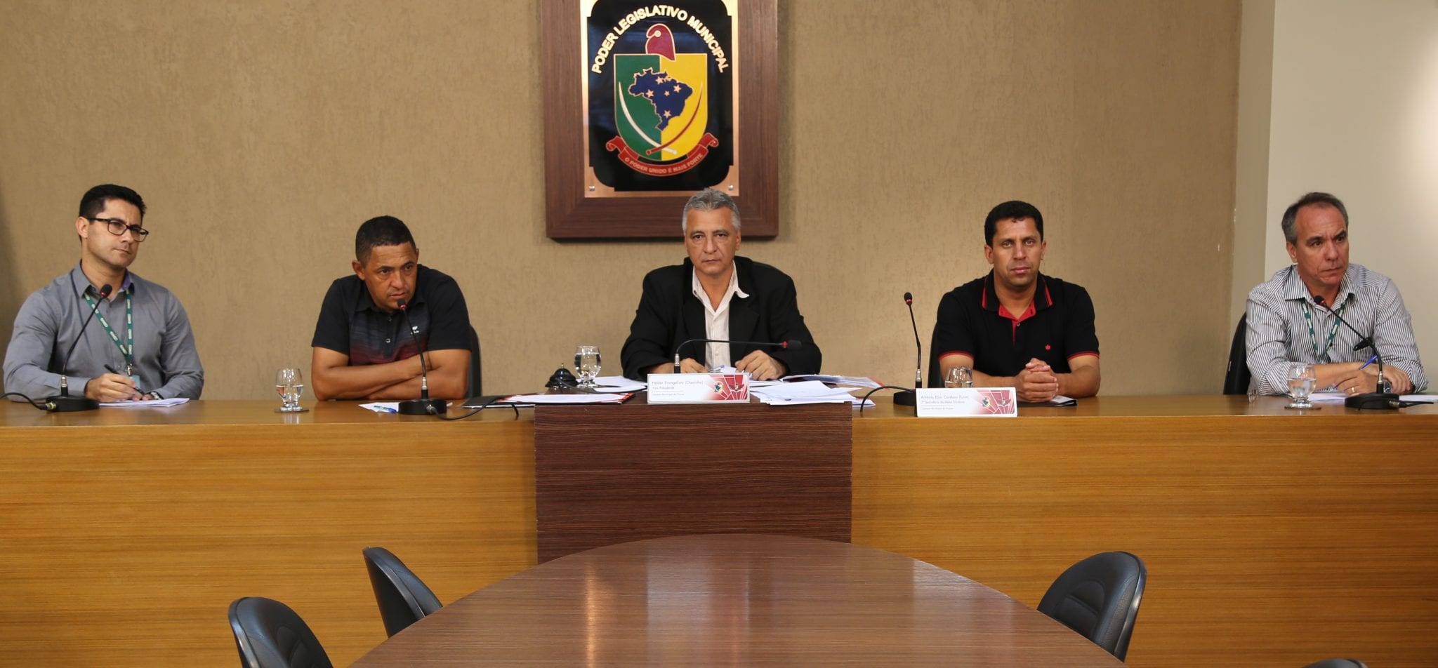 CÂMARA RECEBE REPRESENTANTES DA CEMIG PARA ESCLARECIMENTOS