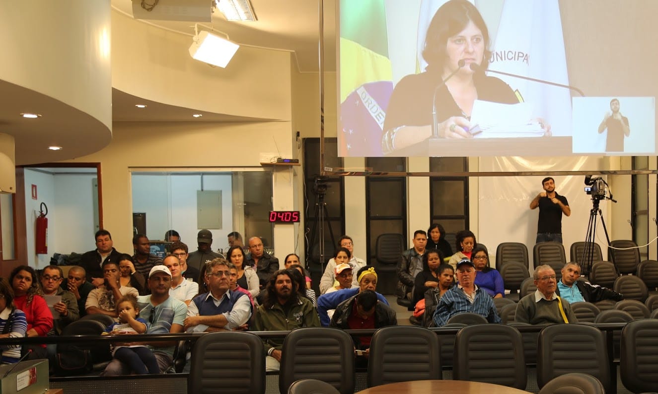 SERVIDORES MUNICIPAIS VOLTAM A SE MANIFESTAR NA CÂMARA