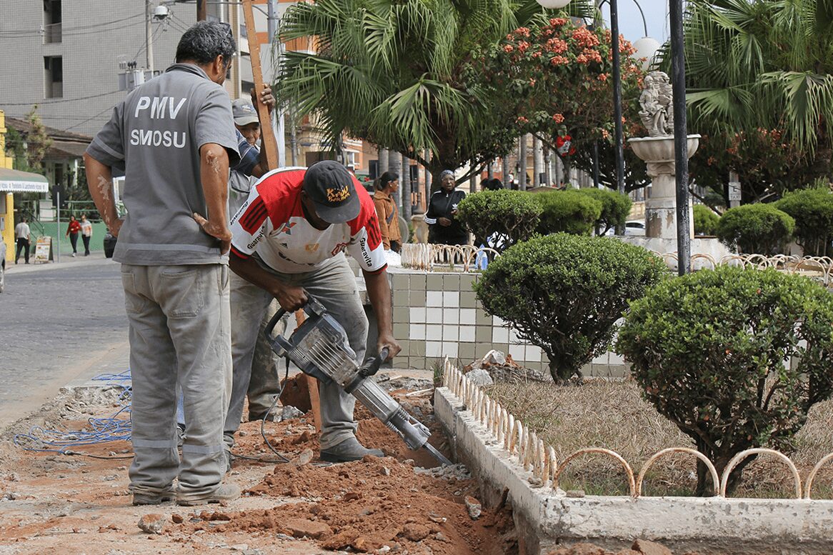 INICIADAS OBRAS NA PRAÇA MÁRIO DEL GIÚDICE