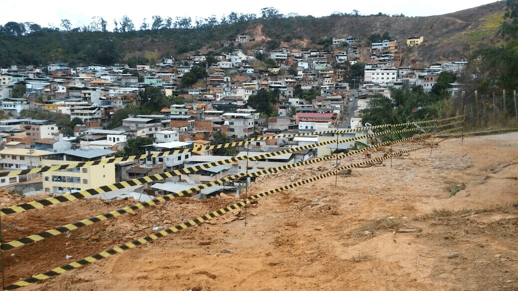 CONCLUÍDA DEMOLIÇÃO EM ÁREA DE RISCO NO BOM JESUS