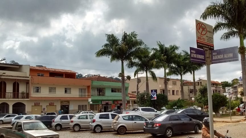 HOMICÍDIO DE JOVEM NA PRAÇA DE TEIXEIRAS MARCA DOMINGO