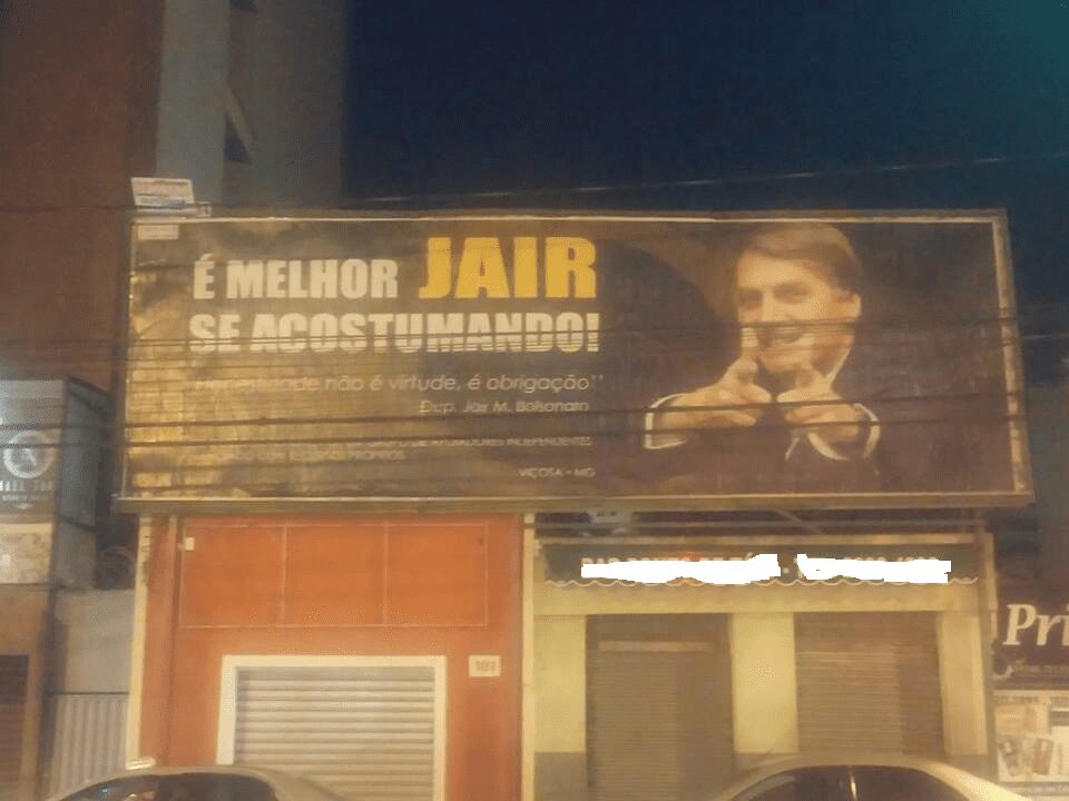 OUTDOOR EM APOIO AO DEPUTADO JAIR BOLSONARO POLEMIZA EM VIÇOSA