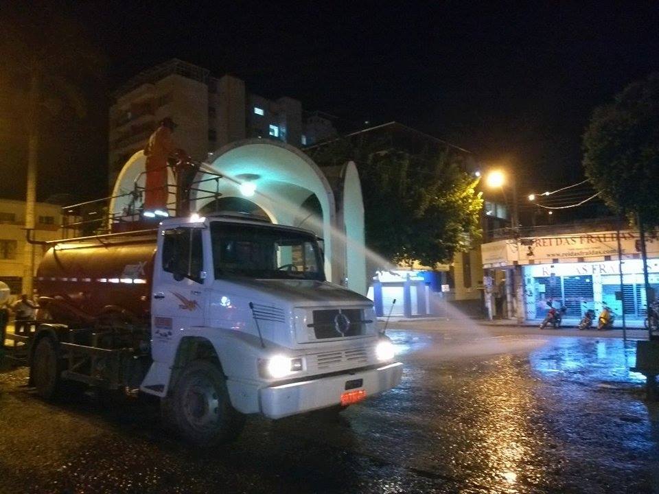 PRAÇA SILVIANO BRANDÃO E CALÇADÃO PASSAM POR MUTIRÃO DE LIMPEZA