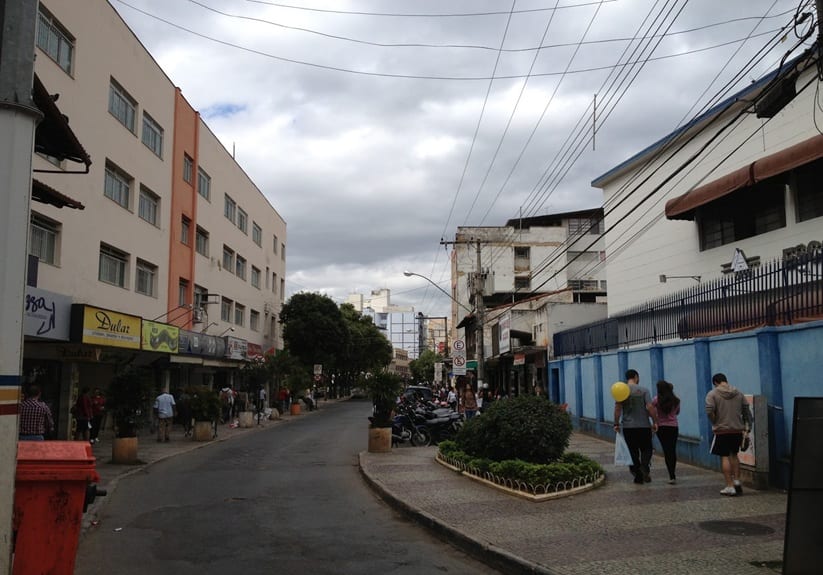 ESTACIONAMENTO NA RUA BENJAMIN ARAÚJO FICARÁ INTERROMPIDO AMANHÃ