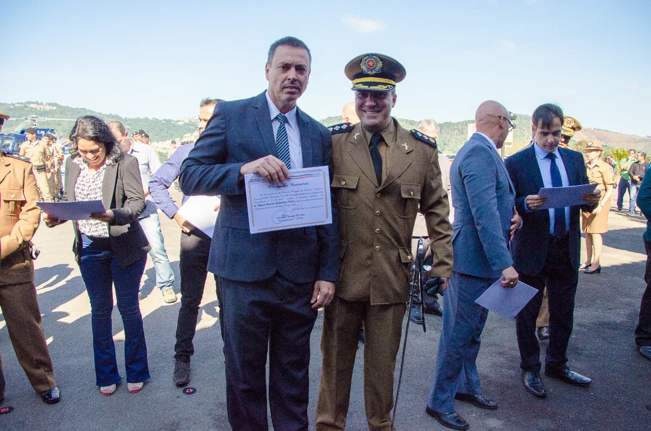 10 CIA DE POLÍCIA E COLABORADORES SÃO HOMENAGEADOS EM CERIMÔNIA