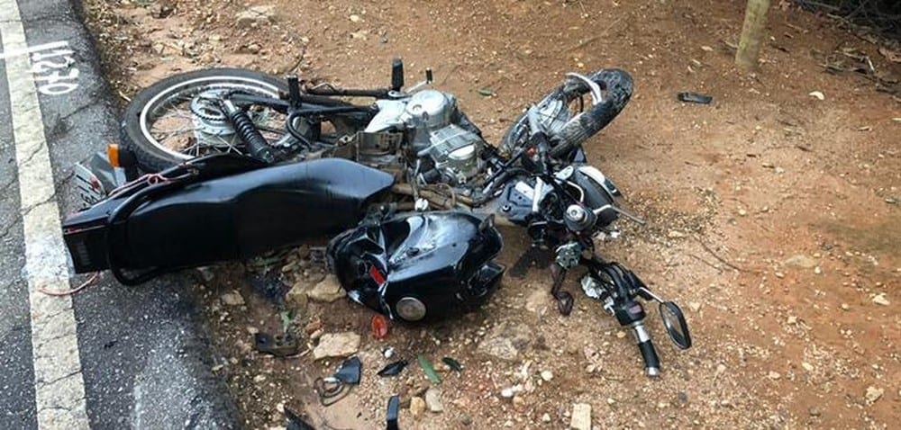 MOTOCICLISTA FICA FERIDO AO BATER EM CARRO NA MG-265 ENTRE MIRAÍ E MURIAÉ