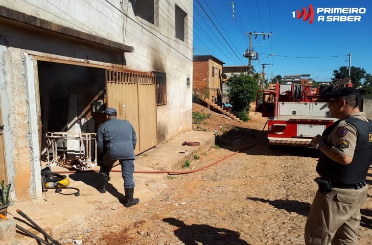 RESIDÊNCIA EM CHAMAS NO NOVA VIÇOSA