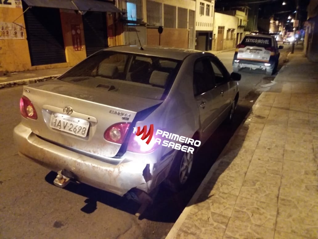 PM RECUPERA CARRO FURTADO EM PONTE NOVA NO CENTRO DE VIÇOSA