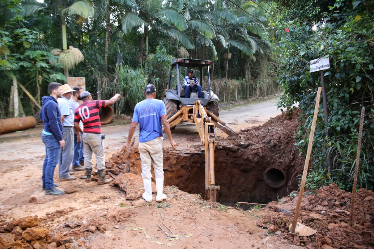 PREFEITURA RECONSTRÓI REDE DE DRENAGEM NO INÁCIO MARTINS