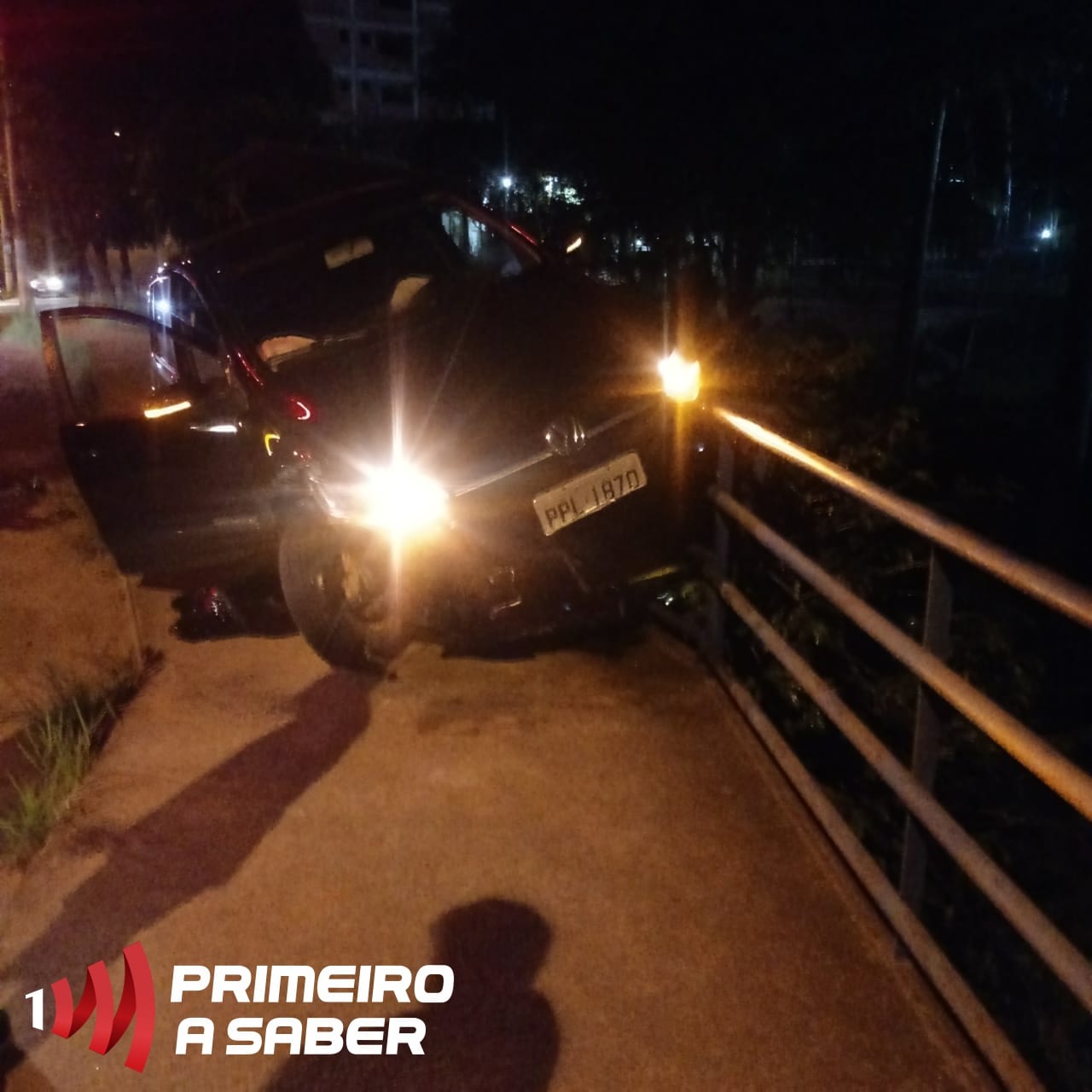 COLISÃO ENTRE CARROS PRÓXIMO AO CAMPESTRE