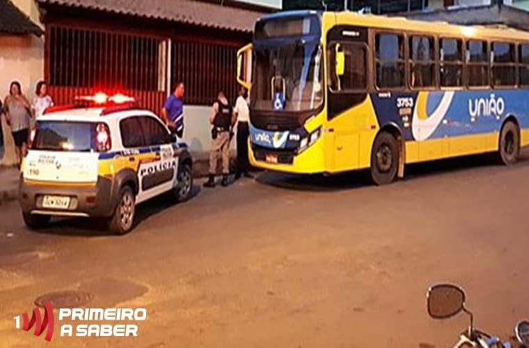 ADOLESCENTE É BALEADO EM ÔNIBUS NO SILVESTRE