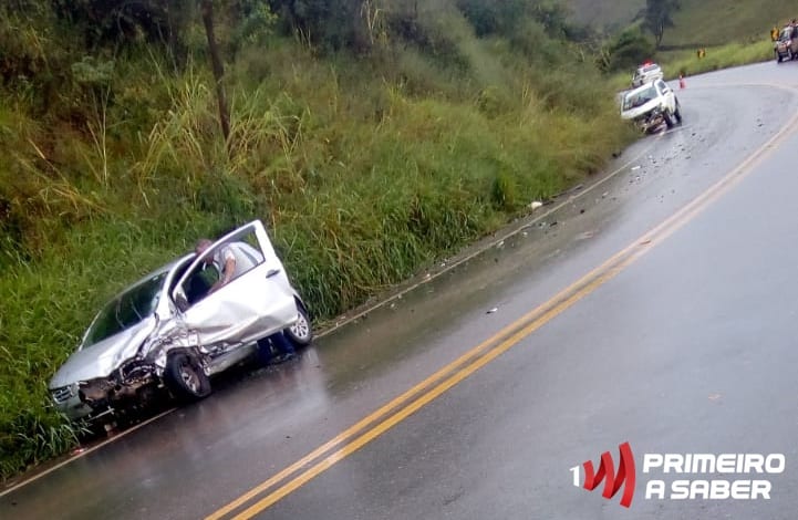 COLISÃO ENTRE VEÍCULOS EM TEIXEIRAS