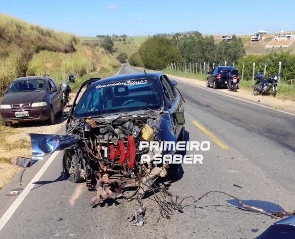 CARRO COM PLACA DE VIÇOSA SE ENVOLVE EM ACIDENTE NA RODOVIA QUE LIGA A VISCONDE DO RIO BRANCO