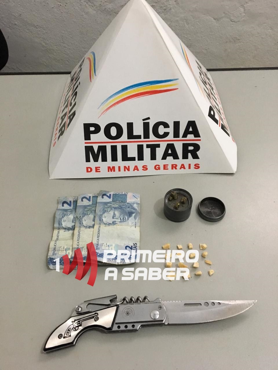 PM APREENDE DROGA EM ERVÁLIA