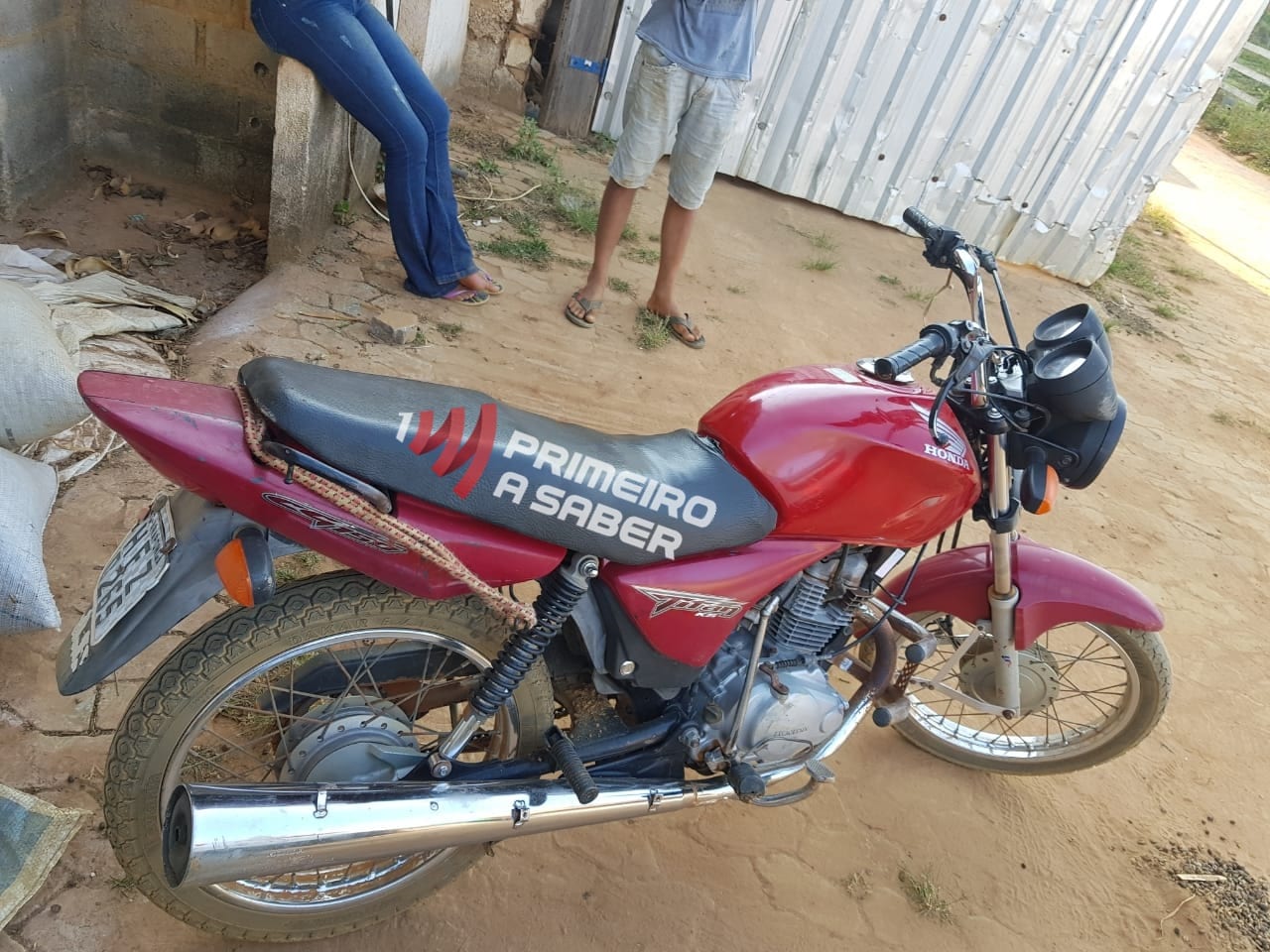 MOTOCICLETA É ROUBADA EM ARAPONGA