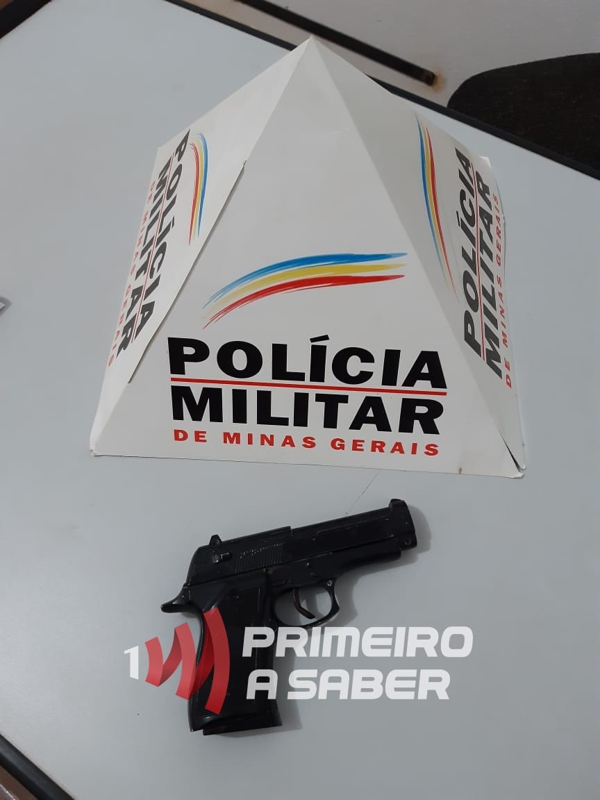 Simulacro de arma de fogo é apreendido em Araponga