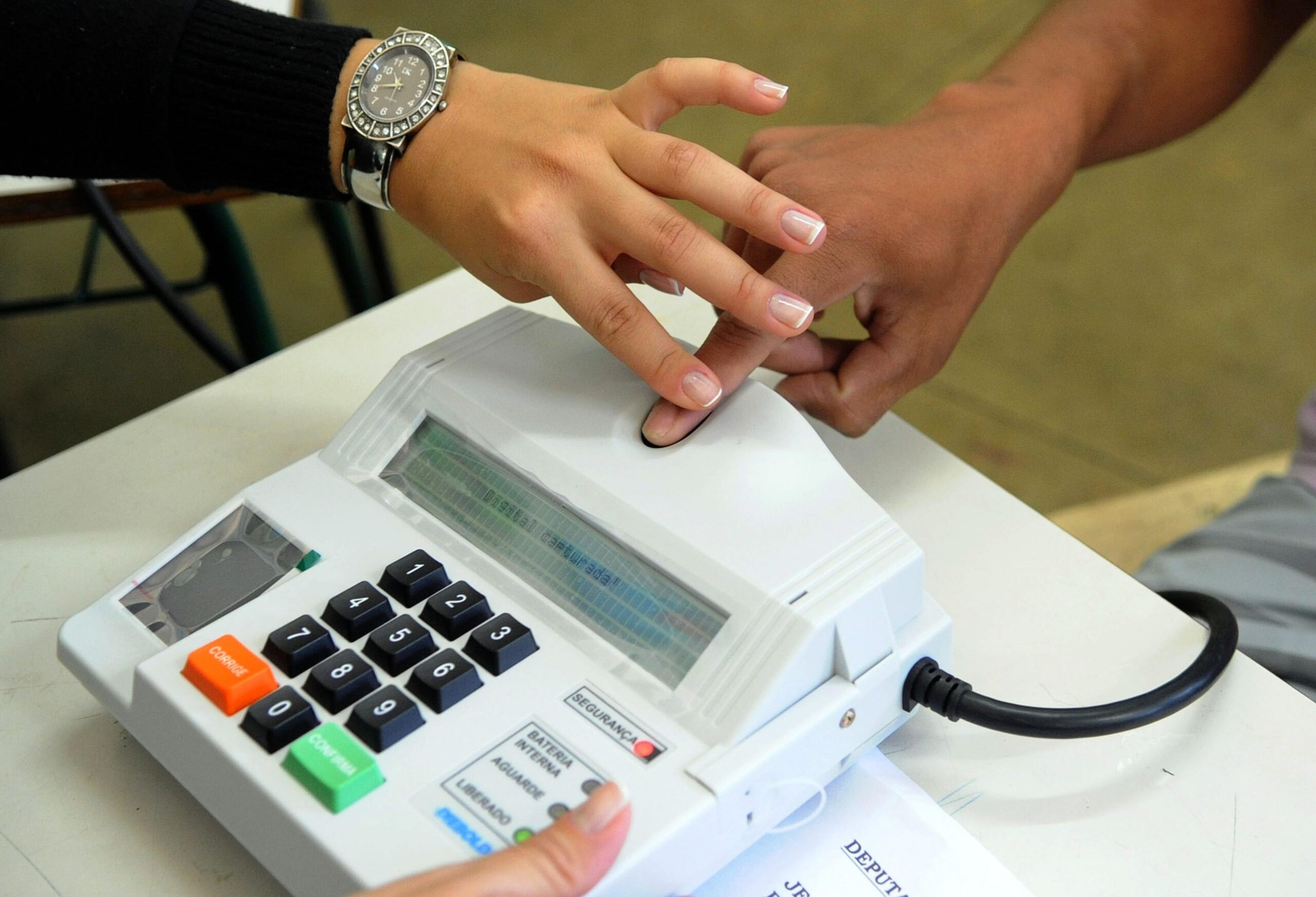 Mais de mil eleitores de Araponga perderam prazo para recadastramento biométrico obrigatório