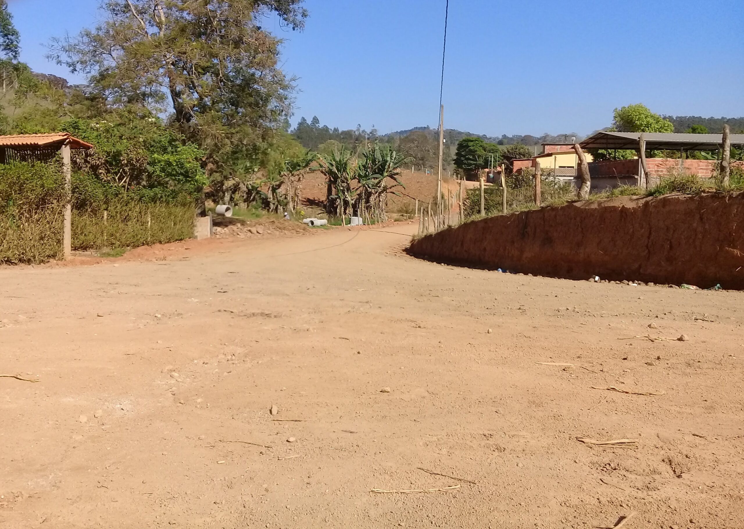 Zona Rural de Viçosa recebe cascalhamento em suas vias