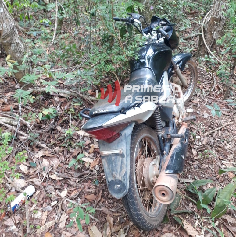 PM recupera motocicleta roubada que estava sendo adulterada na Paula