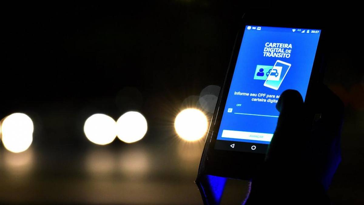 Carteira Digital de Trânsito vai alertar motorista sobre multas pelo celular