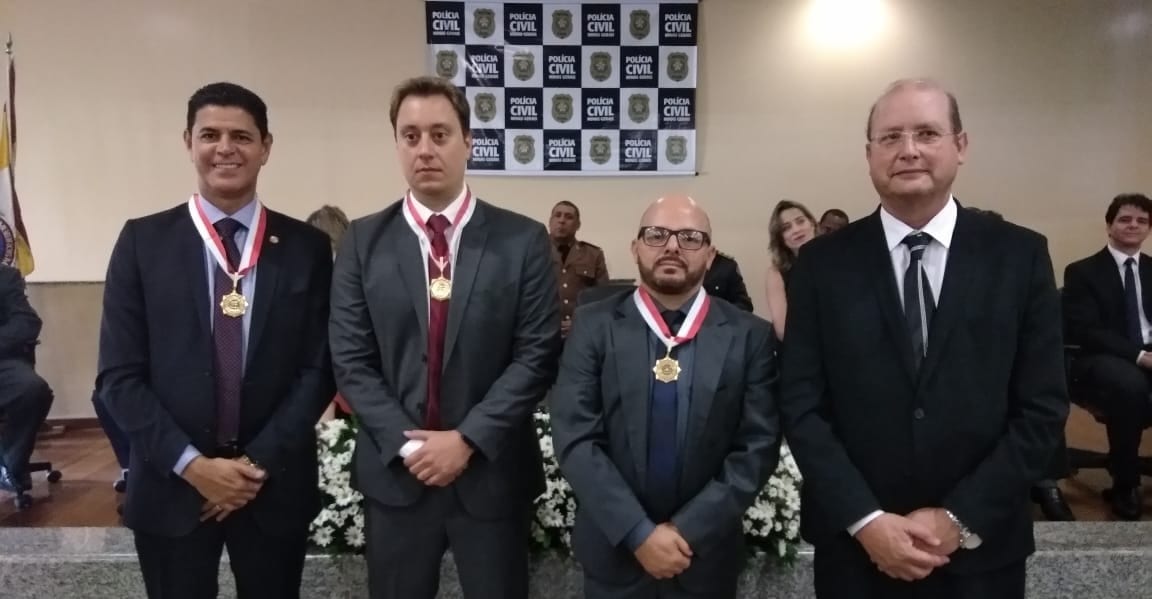 Delegado regional e inspetor de Viçosa recebem Medalha de Distinção Policial Civil em Juiz de Fora