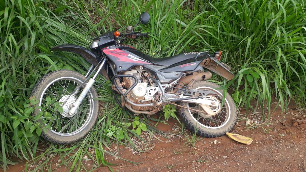 Motocicleta roubada em Cajuri é recuperada após roubo a agência dos correios em Teixeiras