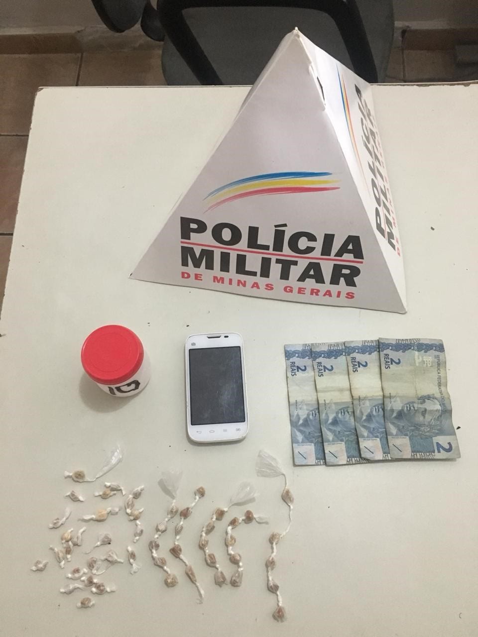 Adolescente é apreendido com drogas em Visconde do Rio Branco