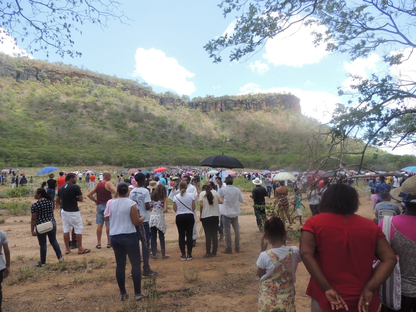 Gruta no Norte de Minas atrai fiéis após suposta aparição de Nossa Senhora