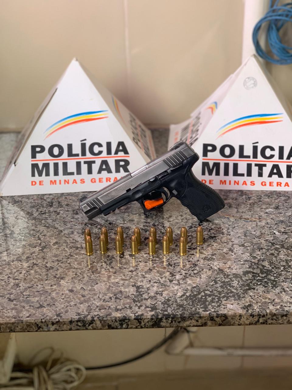 Foragido da Justiça é preso com arma e munições no Santo Antônio