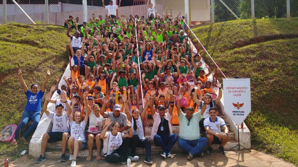 Colônia de férias da Prefeitura de Viçosa leva esportes e lazer para 150 alunos de escolas públicas do município