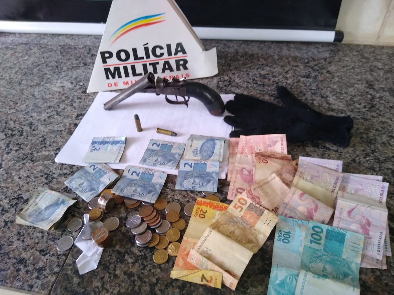 PM de folga rende ladrão e recupera dinheiro roubado de comércio no Ramos