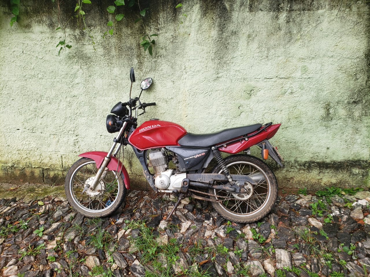 Motocicleta furtada no Clélia Bernardes é localizada em bairro vizinho