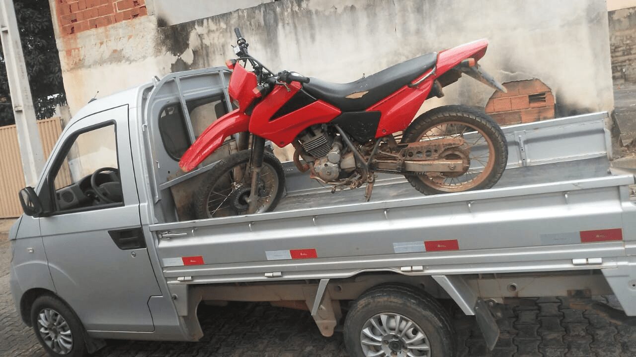 Moto roubada é recuperada em São Geraldo