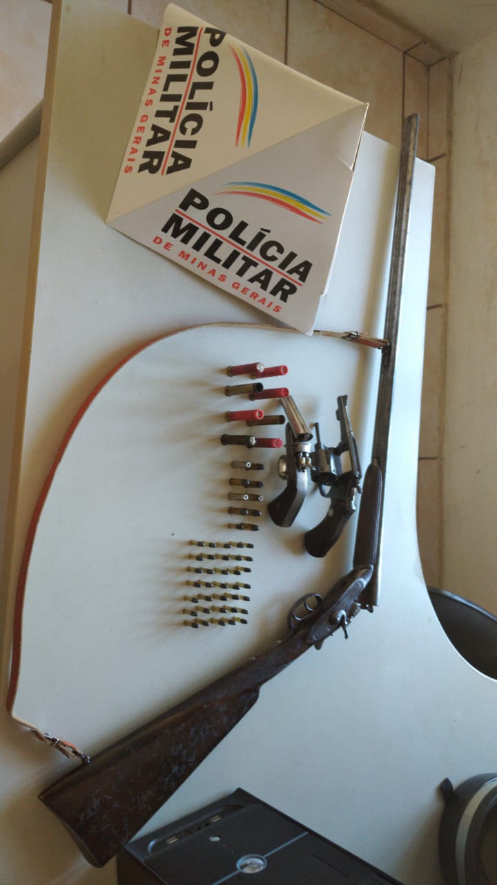 Homem é preso com armas e munições em Ervália