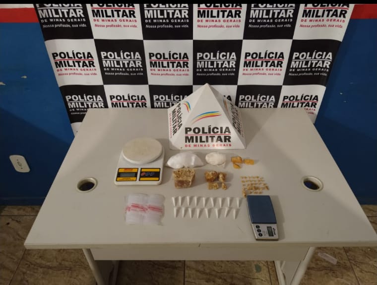 PM apreende drogas no Bairro Copacabana em Ponte Nova