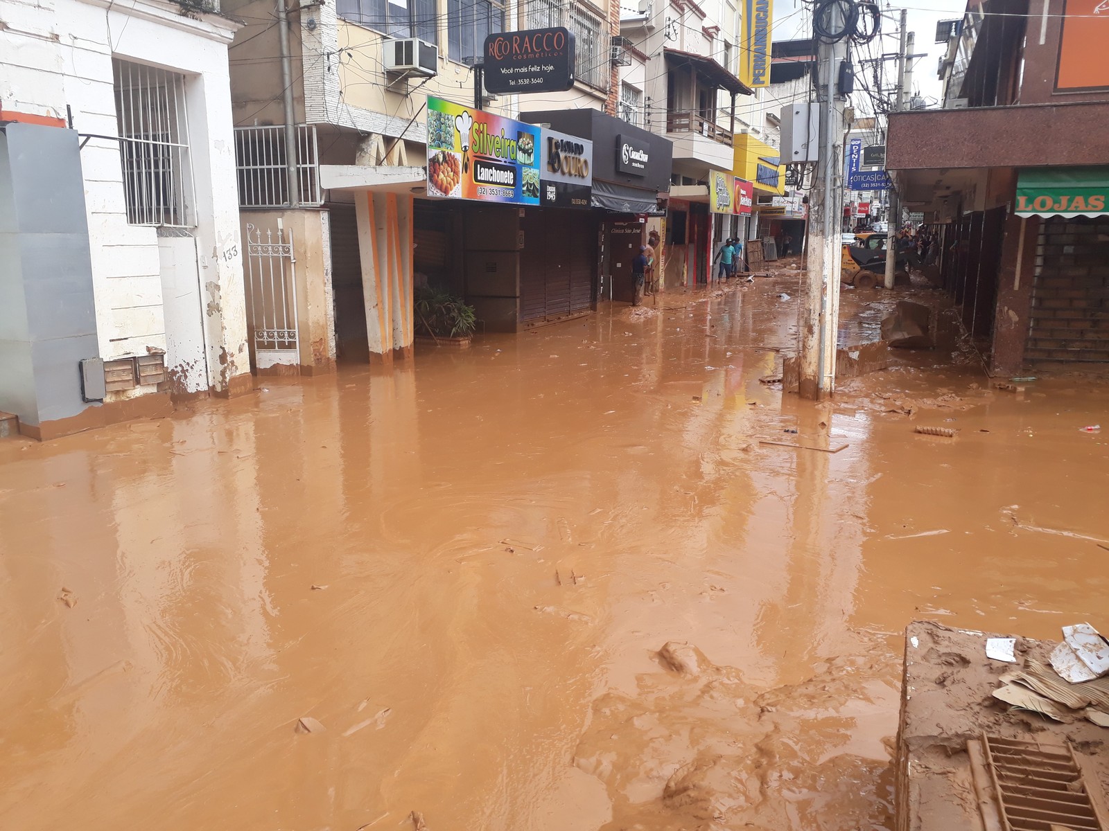 Após forte chuva, mais de 400 pessoas estão desalojadas em Ubá