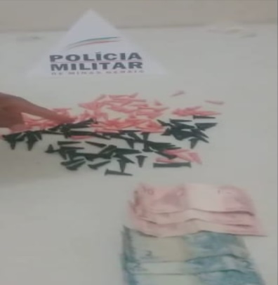 Homem é preso com drogas e por corrupção de menores no São Domingos em Ubá