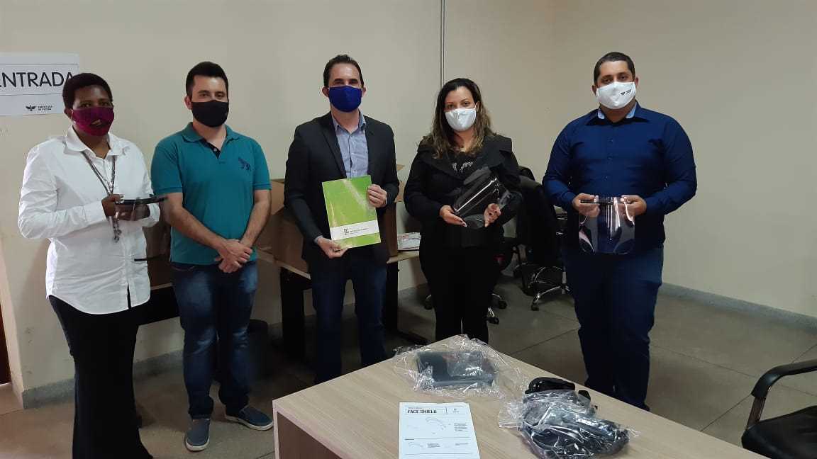 Prefeitura recebe doação de protetores faciais