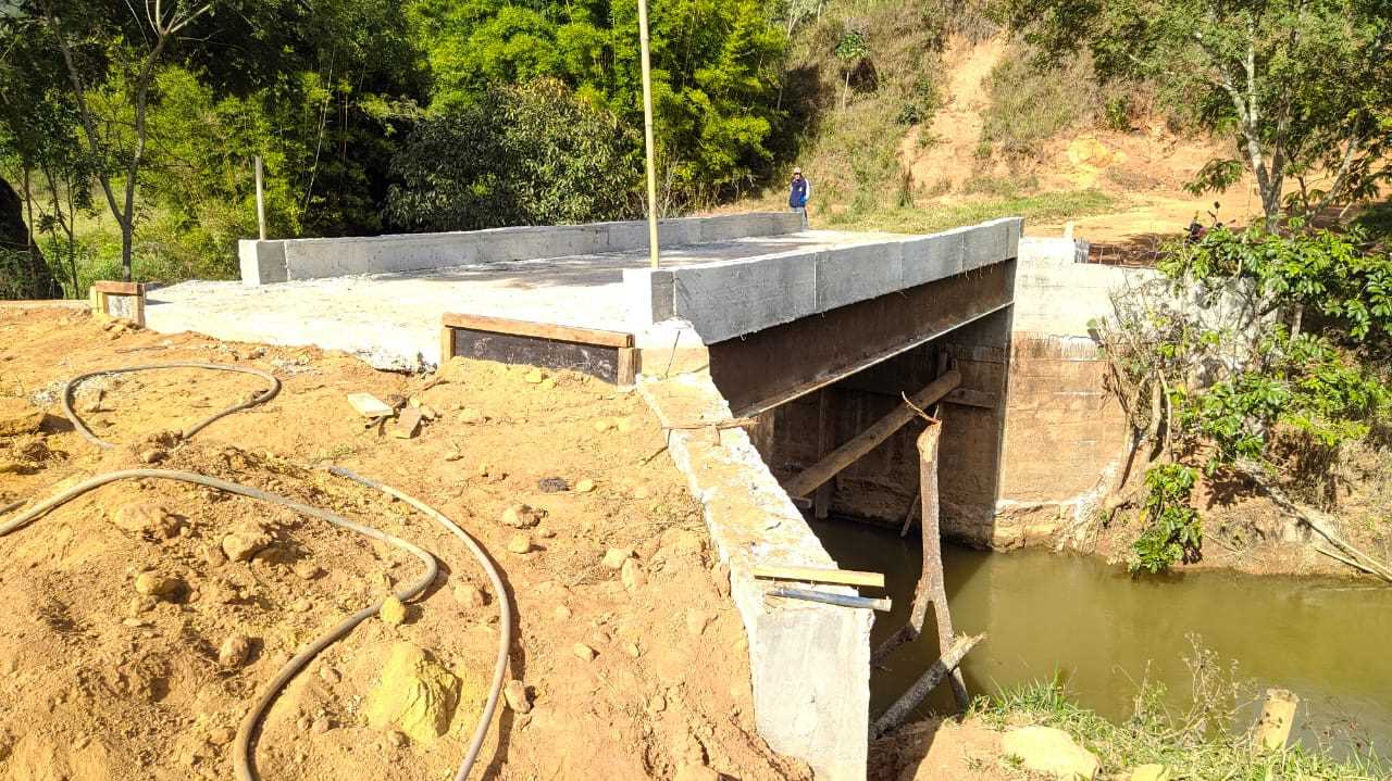 Trabalho de reconstrução de pontes e galerias destruídas pelas chuvas entra na fase final